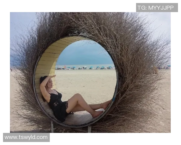 夏日清凉来袭 穿上泳装享受沙滩阳光与海风的完美邂逅